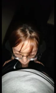 佳木斯骚货高层天台漏出，口交，内射，微漏脸。