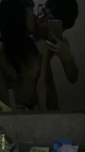 男：爽不爽，好吃吗 女友：细细品尝肉棒，没空说话，拔屌外射！